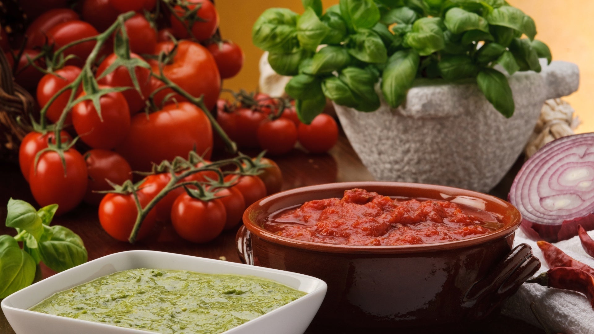 Aromatische Tomatensughi und Pesti aus Italien - OLIPASO