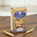 Paccheri Rigati N.76 von Cav. Giuseppe Cocco – große gerillte Bronze-Röhrennudeln auf einem Holztisch, 250-g-Karton