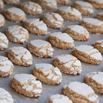Masoni Ricciarelli di Siena IGP, rautenförmiges Mandelgebäck mit rissiger Puderzuckerdecke