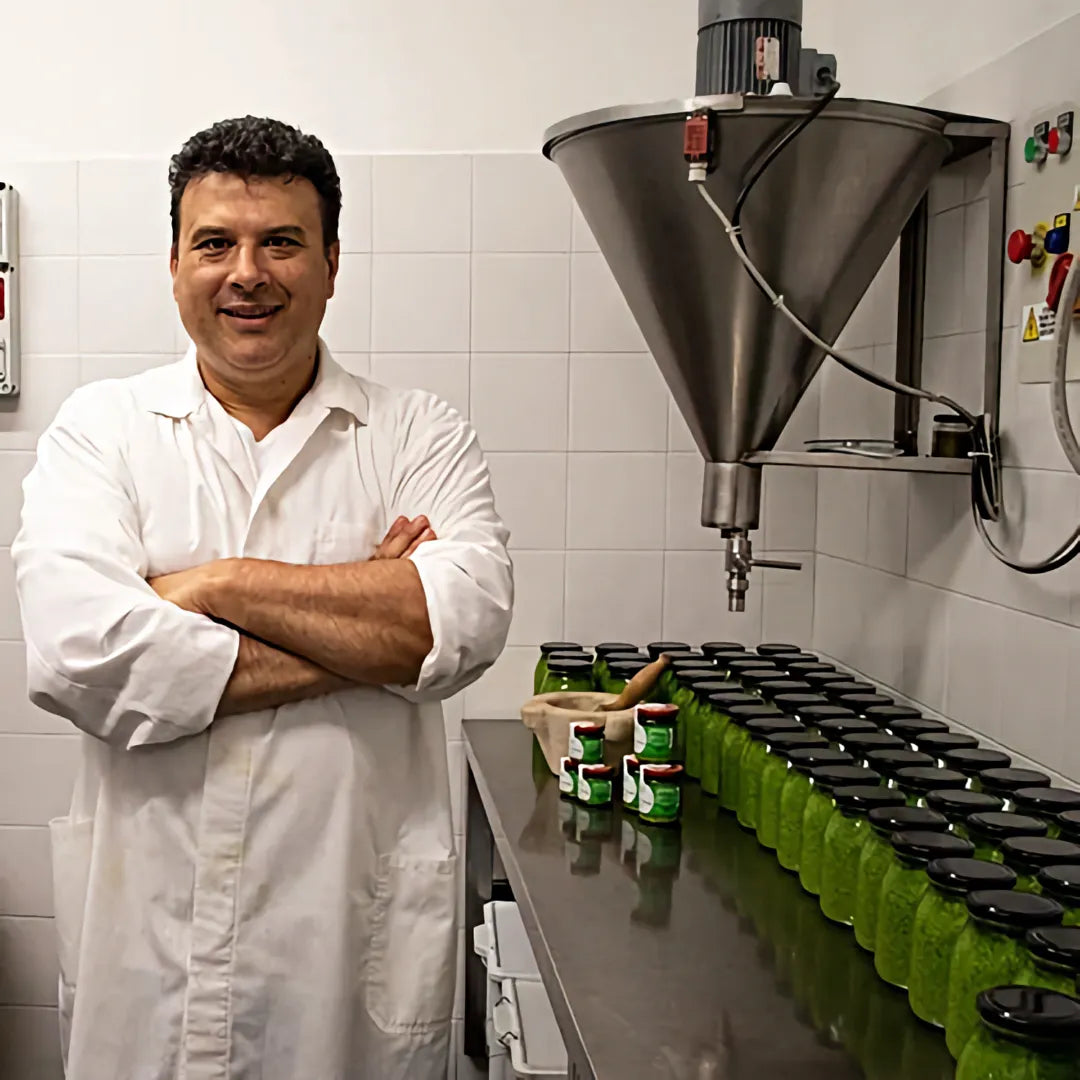 Ivano Ramella bei der Pestoproduktion - OLIPASO