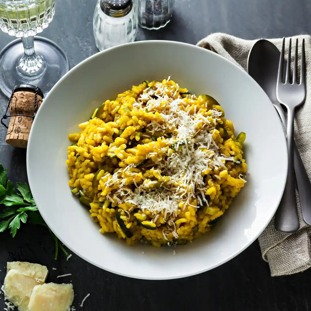 Teller mit Risotto alla Milanese