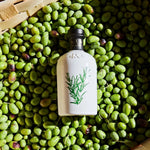 Roi Olio al Rosmarino Rosmarinöl 250 ml Flasche auf geernteten Oliven