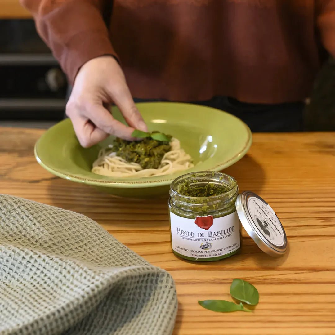 Pesto Basilico di Siciliana - mit Basilikum, Mandeln und Pistazien - OLIPASO - Pesto & Crema